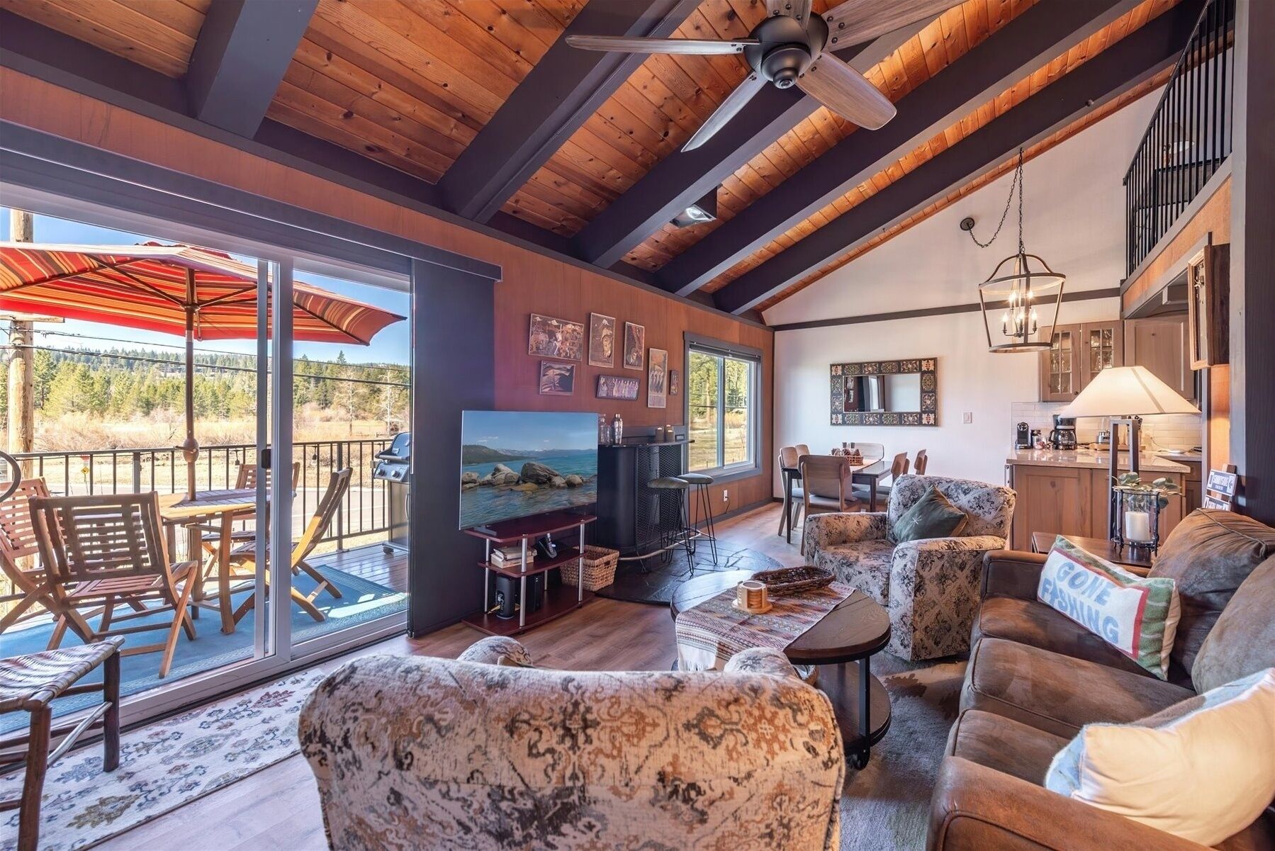 Condo, 3 quartos | Área de estar