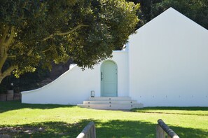 Luxury Cottage, Private Pool, Mountain View | Property grounds - Monkscowl Estate (Stellenbosch)