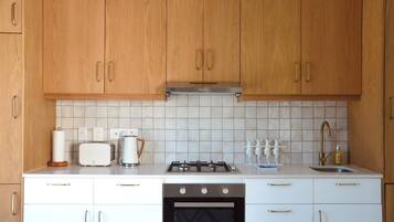 Luxury Cottage, Private Pool, Mountain View | Private kitchen