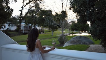 Luxury Cottage, Private Pool, Mountain View | Property grounds