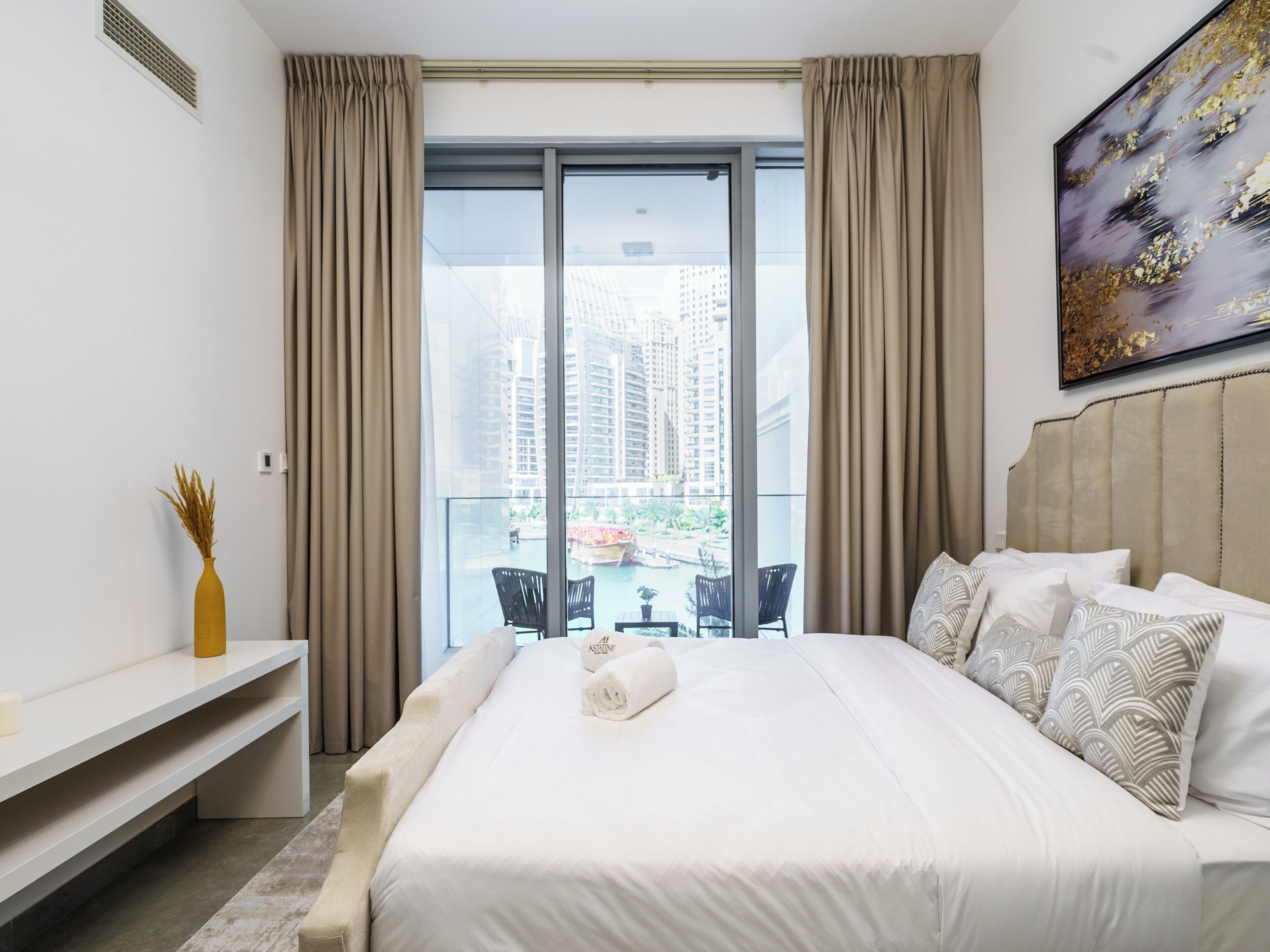 Luxury Apartment, Balcony, Marina View