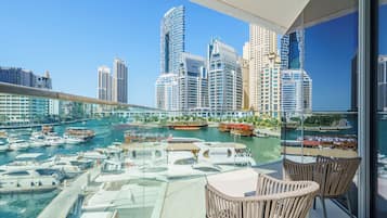 Luxury Apartment, Balcony, Marina View | Interior