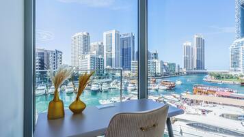 Luxury-Apartment, Balkon, Blick auf den Jachthafen | Innenbereich