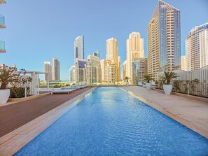 室外游泳池