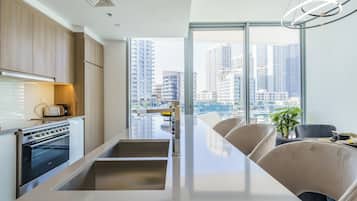 Luxury Apartment, Balcony, Marina View | Private kitchen
