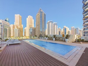 室外游泳池