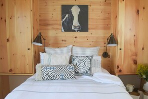 1 bedroom, free WiFi, bed sheets - Tiny House 4 - Farm Sanctuary, Finger Lakes (Watkins Glen)