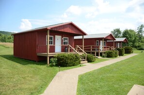 Exterior - Cabin 3 - Farm Sanctuary, Finger Lakes (Watkins Glen)