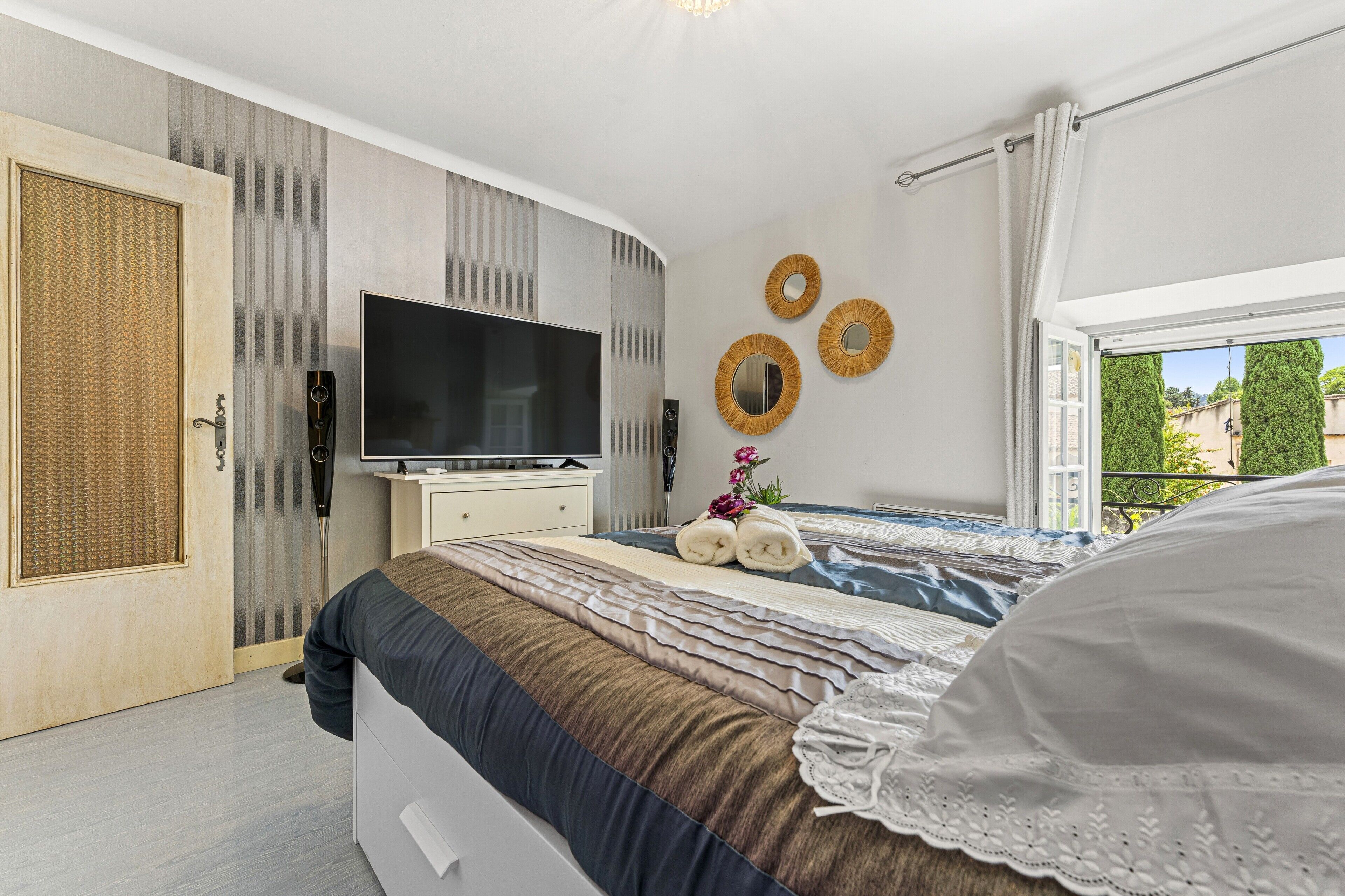 2 slaapkamers, een strijkplank/strijkijzer, wifi, beddengoed