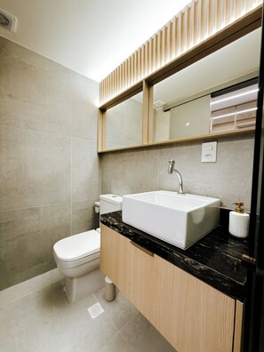 Hair dryer, towels, toilet paper - 50m from Cabo Branco beach • High-end apartment (João Pessoa)