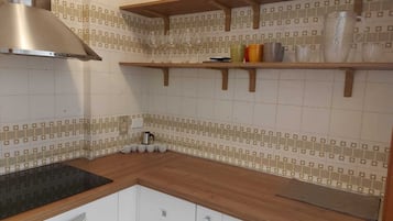 アパートメント バルコニー コートヤードビュー | 専用キッチン