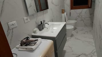 Apartment, Balcony, Courtyard View | Bathroom