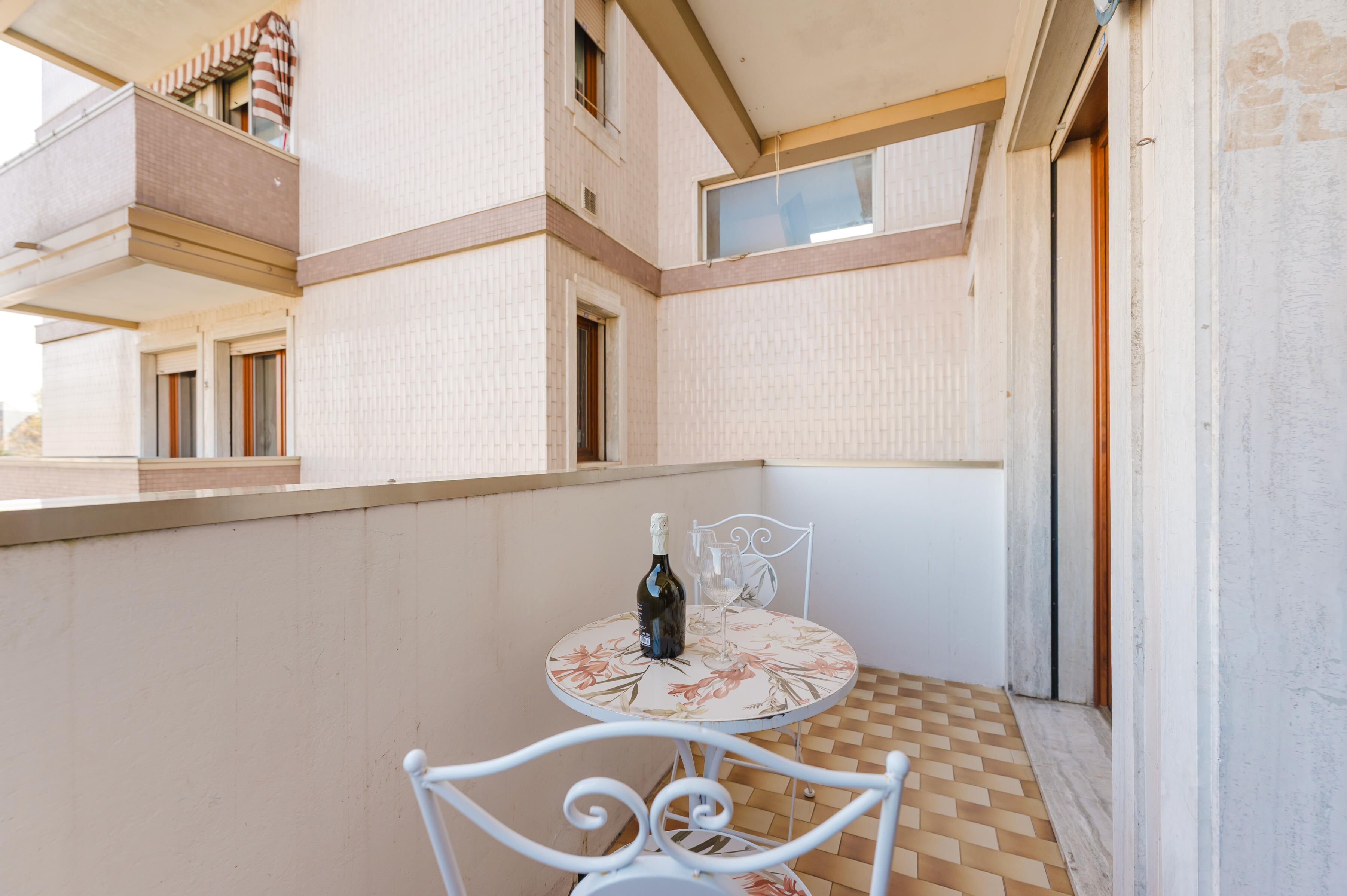 Appartement, balcon, vue cour intérieure | Terrasse/Patio