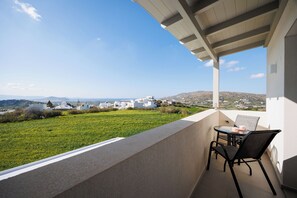 Property grounds - Etherio Naxos Ouranos Charming 2-bedroom apartment with AC in beautiful Naxos (Cyclades)