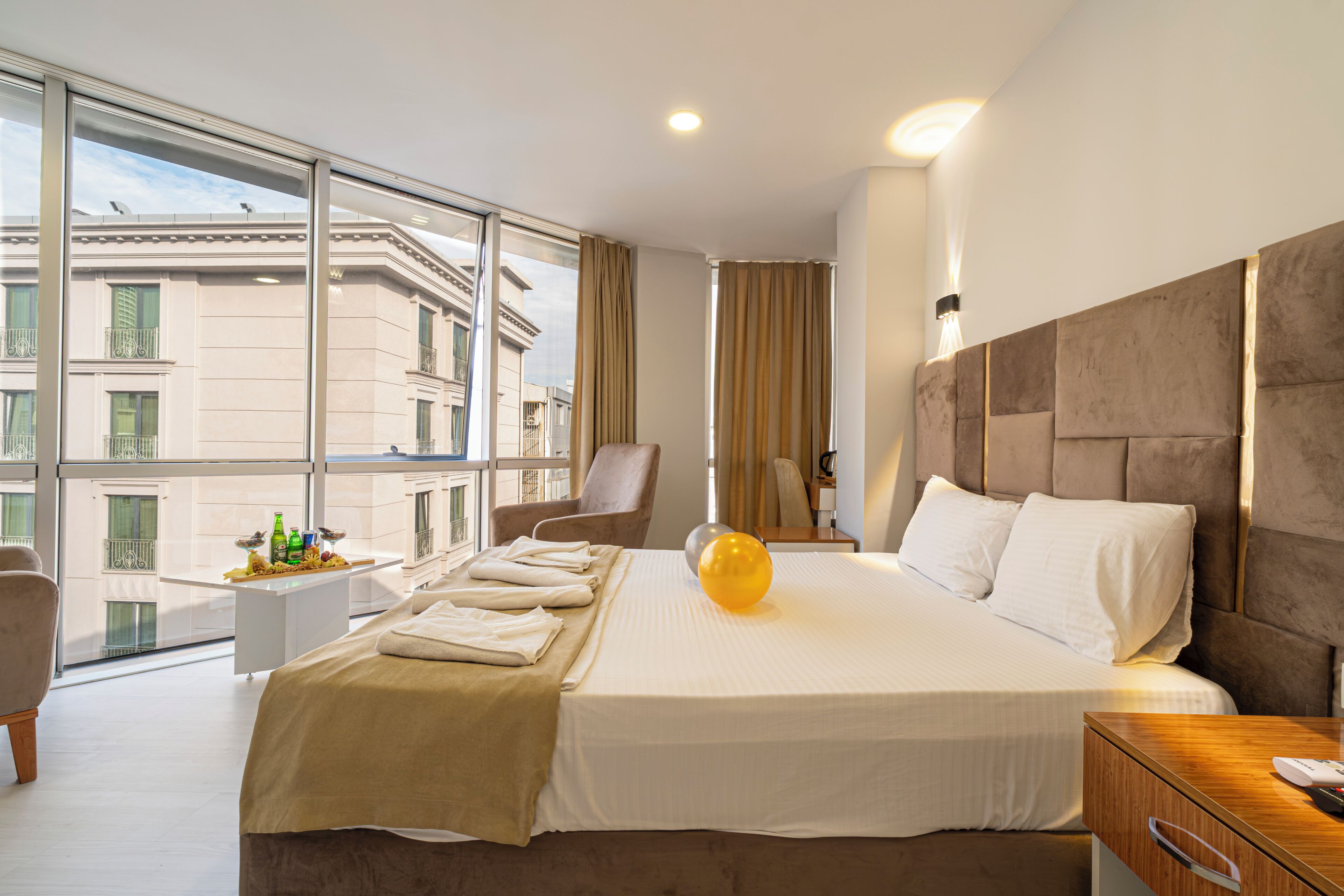 Comfort Room, City View