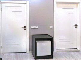 Habitación estándar, balcón, vistas al mar | Interior