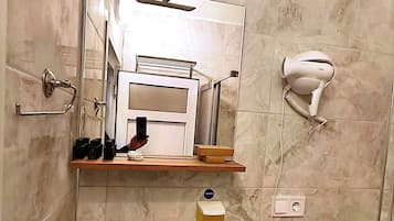 Classic Room, Balcony, Sea View | Bathroom