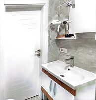 Habitación estándar, balcón, vistas al mar | Baño