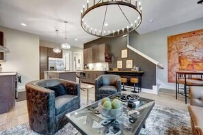 Interior - Huge DT 4BR Party House! 9 Beds! Private Hot Tub! (Nashville)