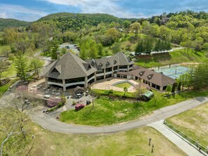 Exterior - Luxury Cabin + Resort Pools + Close to SDC (Branson West)