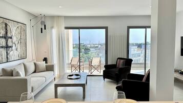 Apartamento, 2 quartos, sacada | Área de estar