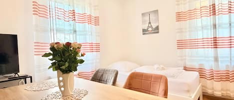 Iron/ironing board, WiFi, bed sheets