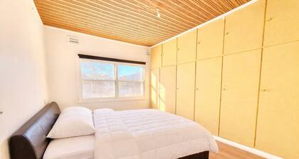 Comfortable, Modern and Private Spacious Room Near Lake Albert - Pet Friendly