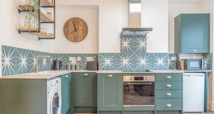 Beautifully Designed 1 Bed Flat - Green