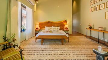 Iron/ironing board, free WiFi