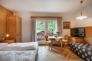 4 bedrooms, travel cot, free WiFi, bed sheets - Apartments Heritage House Margherita - Rojula da Mont (Santa Cristina Valgardena)