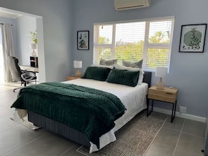 4 bedrooms, iron/ironing board, WiFi, bed sheets - Spacious 4-bedroom house in lovely Cape Town with AC (Cape Town)