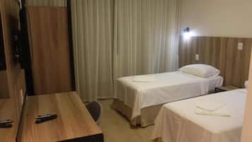 Standard Twin Room | Desk, laptop workspace, free WiFi