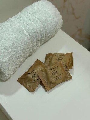 Standard-Doppelzimmer | Badezimmerausstattung