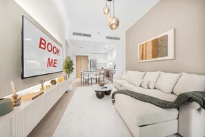 TV - Free housekeeping visits during your stay - StayShort - Contemporary 2 Bed Retreat in Meydan for 6 (Meydan)