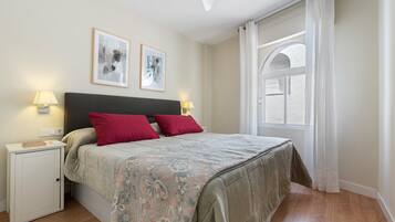 2 slaapkamers, een strijkplank/strijkijzer, wifi, beddengoed