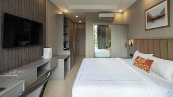 Executive Room, City View | Desk, laptop workspace, free WiFi