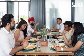 Dining - StayVista Residences near Cyber City Hub (Gurugram)