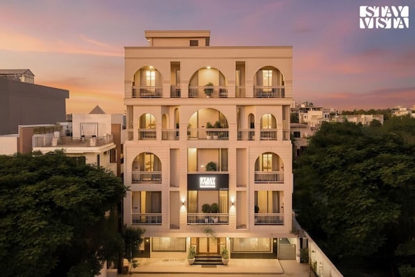 Exterior - StayVista Residences near Cyber City Hub (Gurugram)