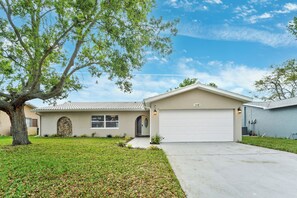 Exterior - Newly Renovated 2026, Heated pool Home, 3BR, close 2 beach (Seminole)