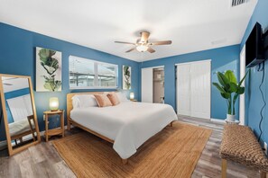 Iron/ironing board, WiFi, bed sheets - Newly Renovated 2026, Heated pool Home, 3BR, close 2 beach (Seminole)