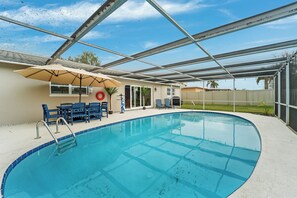 Pool - Newly Renovated 2026, Heated pool Home, 3BR, close 2 beach (Seminole)