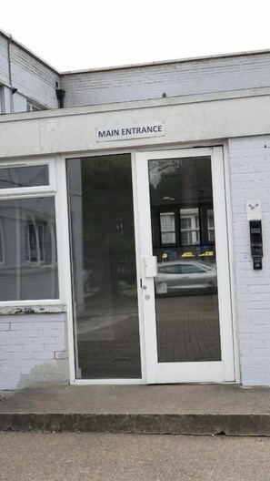 Apartment, 1 Bedroom, Fireplace | Exterior detail - Lux Apartment in Gatwick (Crawley)