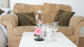 Apartment, 1 Bedroom, Fireplace | Living room