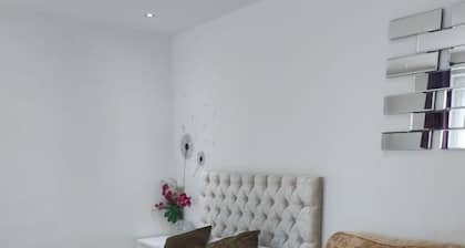 Lux Apartment in Gatwick