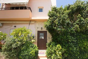 Exterior detail - Kostas Apartment very near to Amoudara beach (Gazi)