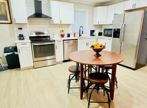 Private kitchen - Charming 3-bedroom house centrally located in Goldsboro. (Goldsboro)