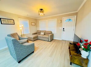 Living area - Charming 3-bedroom house centrally located in Goldsboro. (Goldsboro)