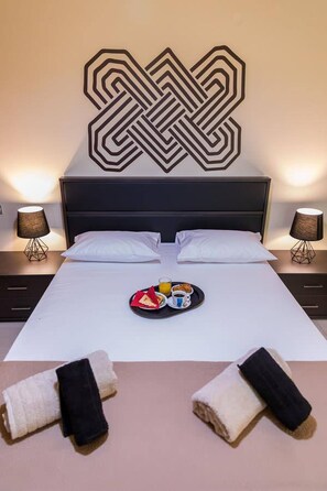 Desk, iron/ironing board, travel cot, free WiFi - Ionias Apartment in Heraklion (Iraklio)