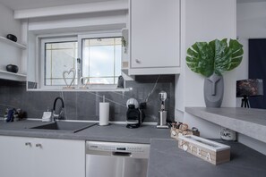 Fridge, microwave, oven, stovetop - Angel apartment at Amoudara (Gazi)