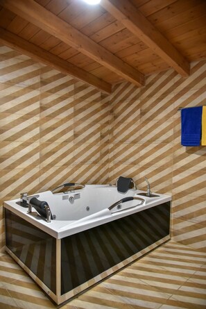 Spa - Villa 4 season: Poolside Paradise in Crete (Agia Varvara)